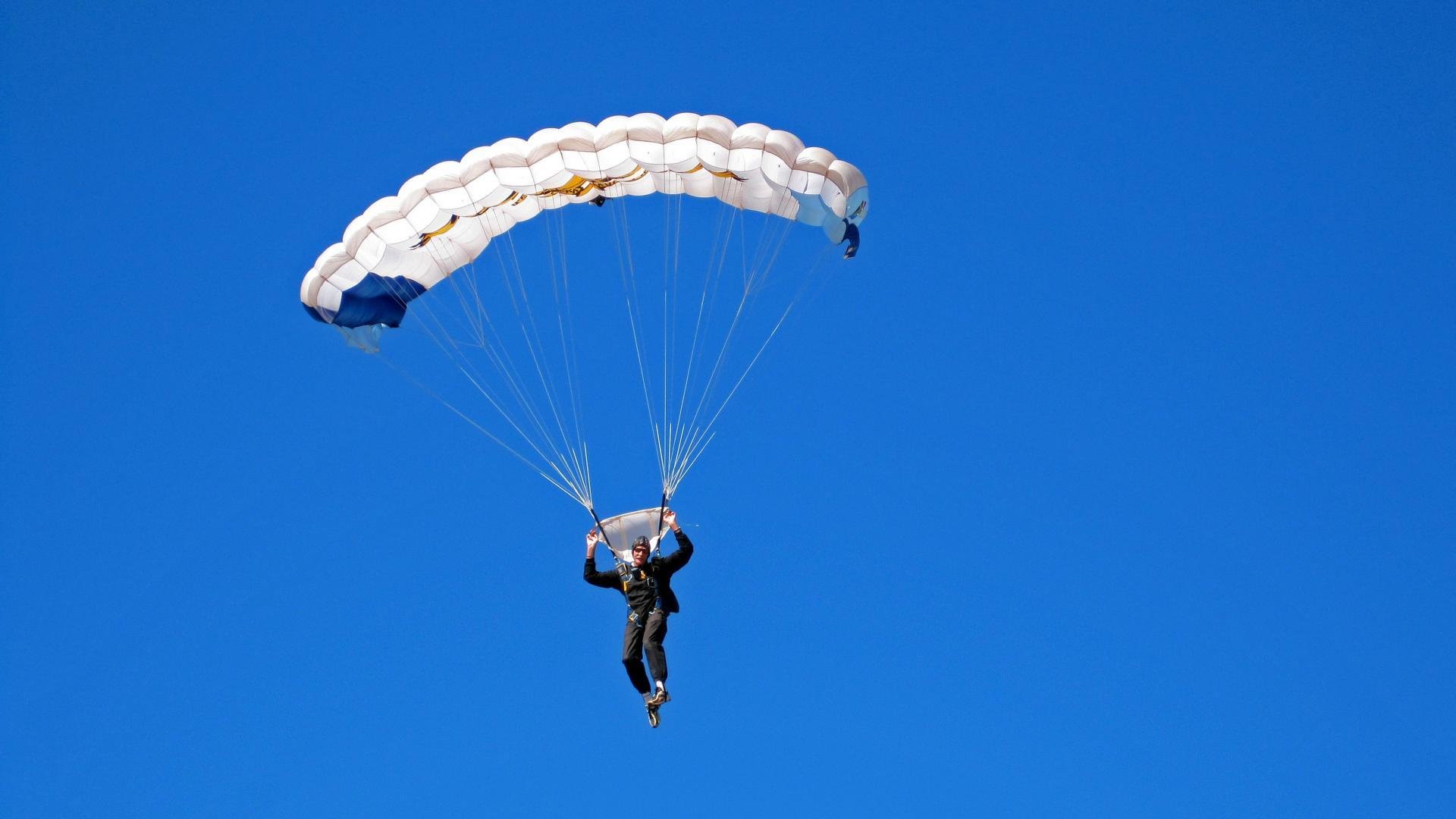 开云品牌-《电竞职业路径多元化：从选手到教练、解说、管理》，电竞职业选手出路